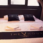 The V House Luxury A-frame With Private Pool 度假居