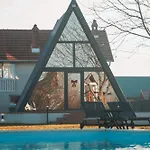 The V House Luxury A-frame With Private Pool 度假居